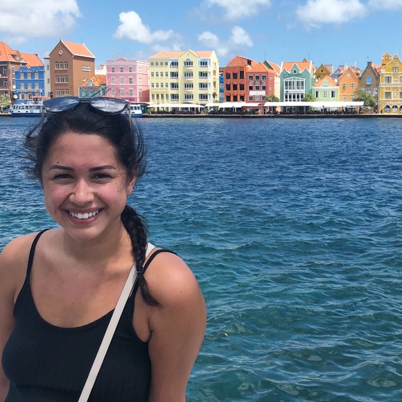 Meet your Posher, Stephanie - Picture 1 of 1